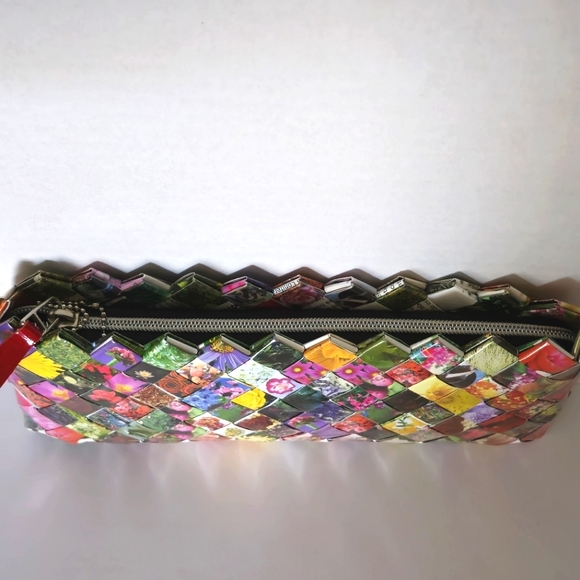 Nahui Ollin Unique Weaved Multi-color Floral Paper Folding Technique Clutch - Picture 3 of 6